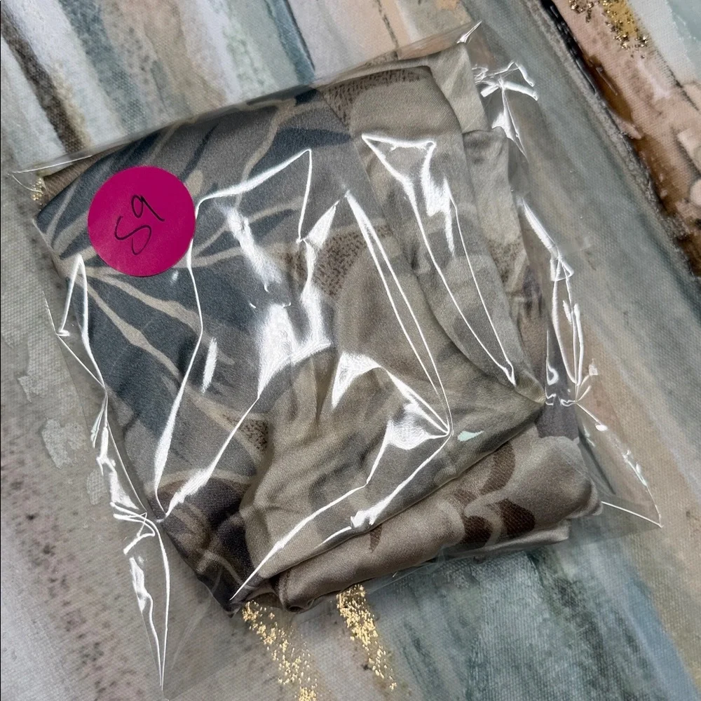 Liz Claiborne elegant silk